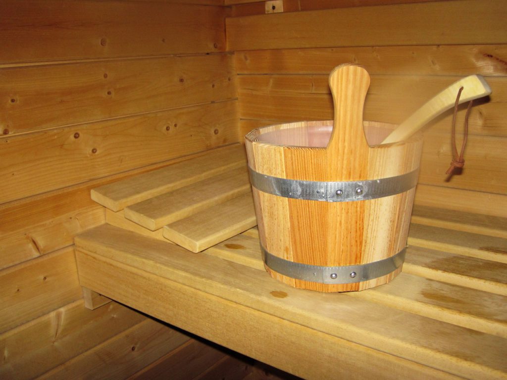 wooden-bucket-in-sauna-11283968232LriQ
